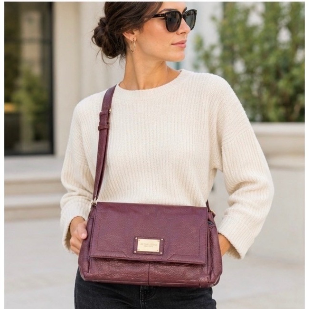 Tignanello Burgundy Pebbled Leather Crossbody Bag Gold Tone Hardware Organizer